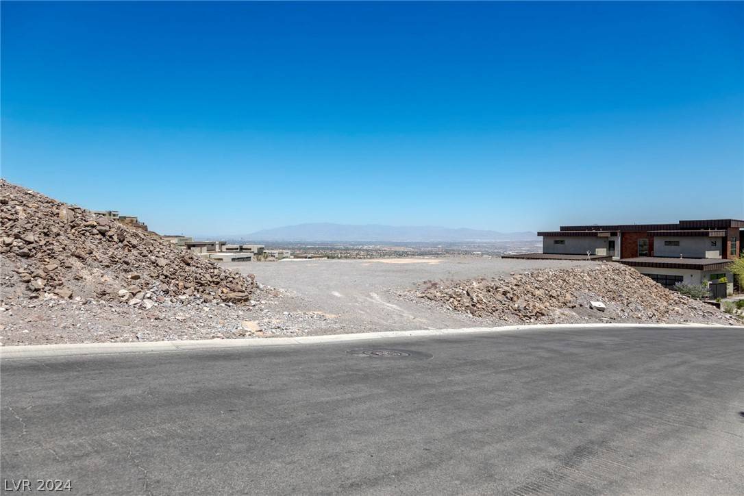 Henderson, NV 89012,633 Dragon Peak DR