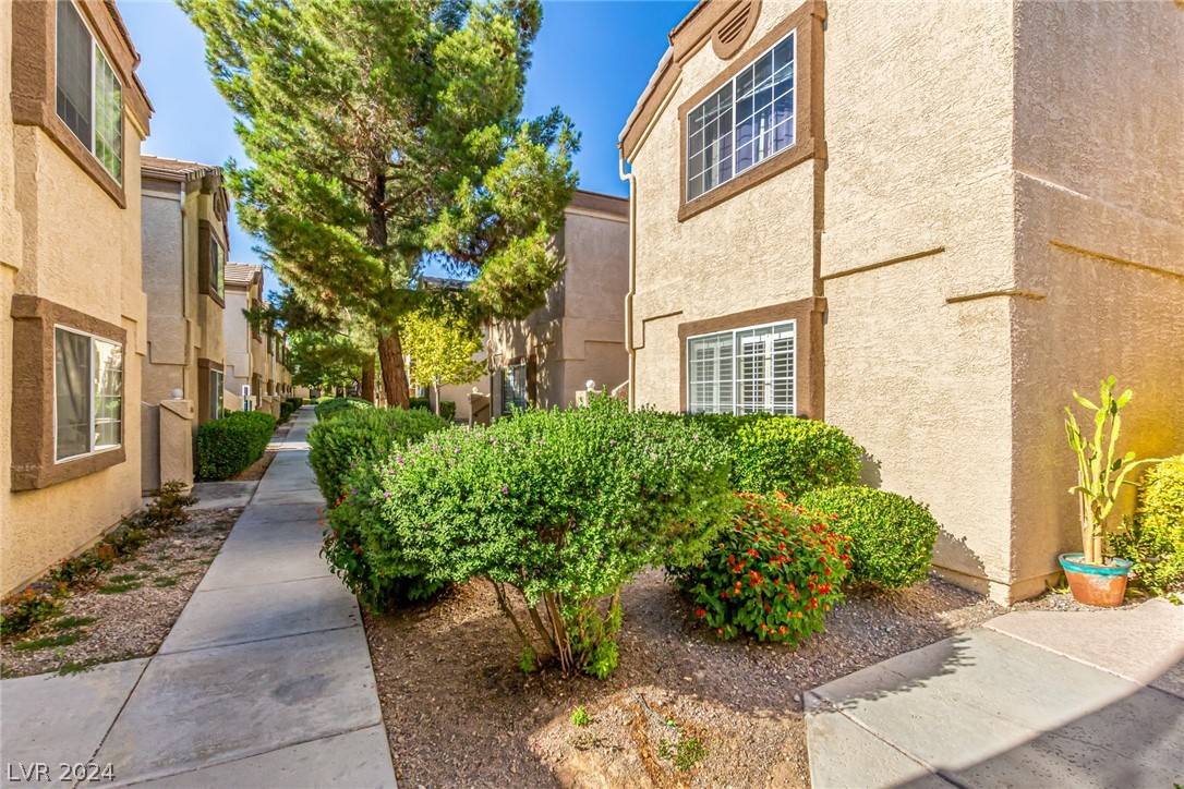 Las Vegas, NV 89129,3637 Ian Thomas ST #102