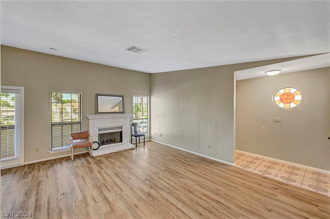 Las Vegas, NV 89119,1751 E Reno AVE #229