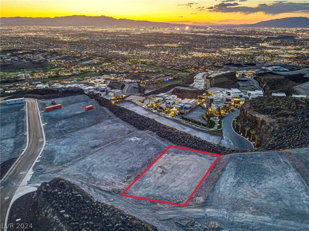 Henderson, NV 89012,643 Grand Rim DR