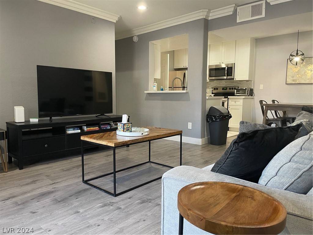 Las Vegas, NV 89107,5261 Mission Carmel LN #103