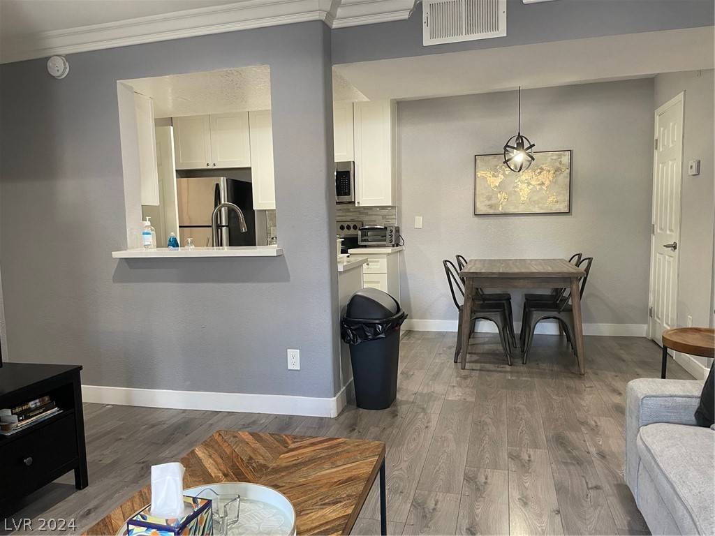 Las Vegas, NV 89107,5261 Mission Carmel LN #103