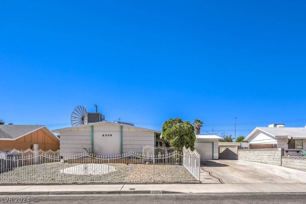 Las Vegas, NV 89107,6509 Dinning AVE