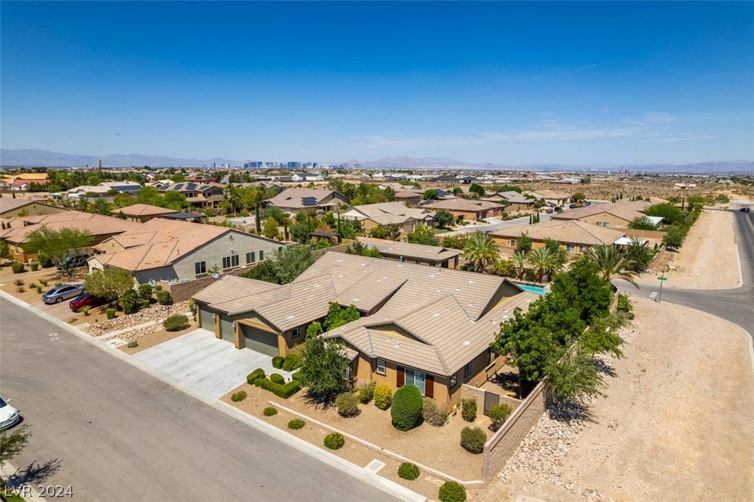 Las Vegas, NV 89113,8882 Crescent Lake ST