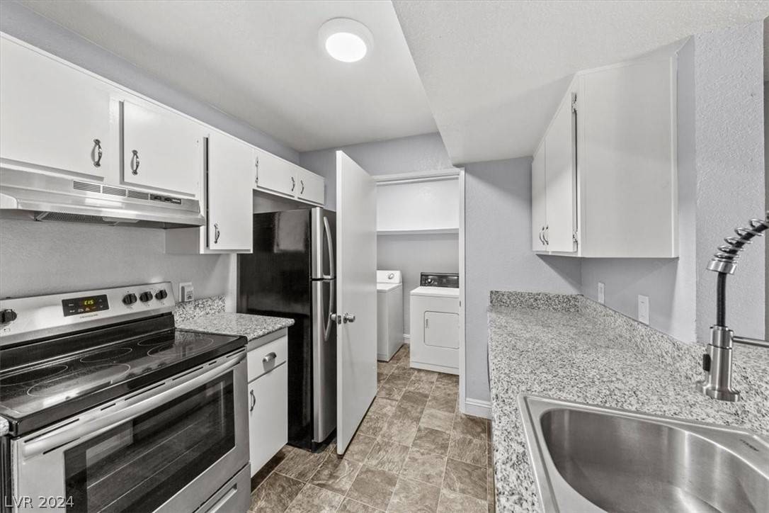 Las Vegas, NV 89107,5251 Mission Carmel LN #106