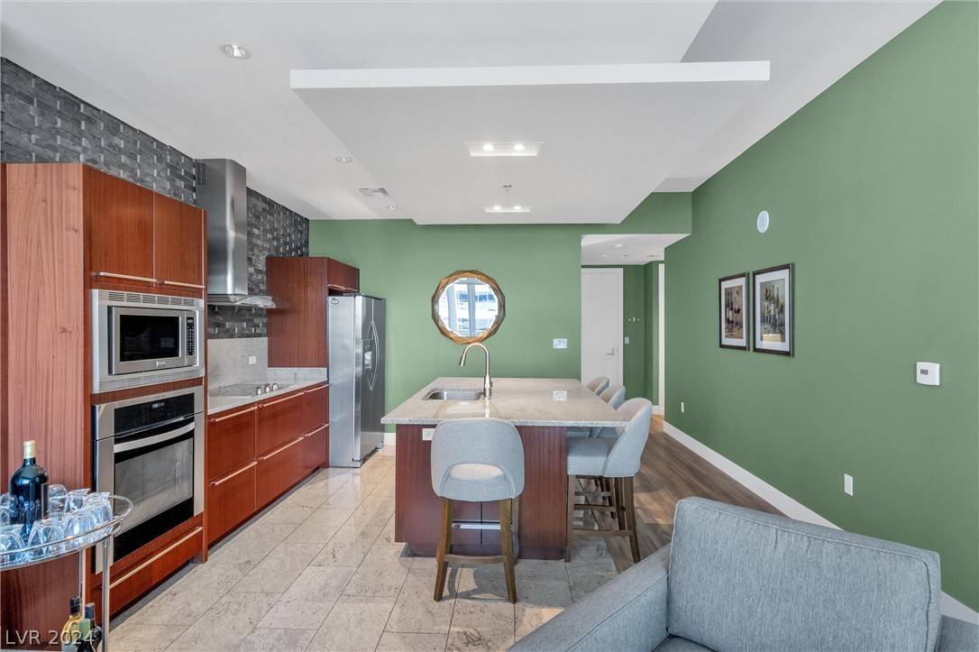 Las Vegas, NV 89103,4471 Dean Martin DR #2205