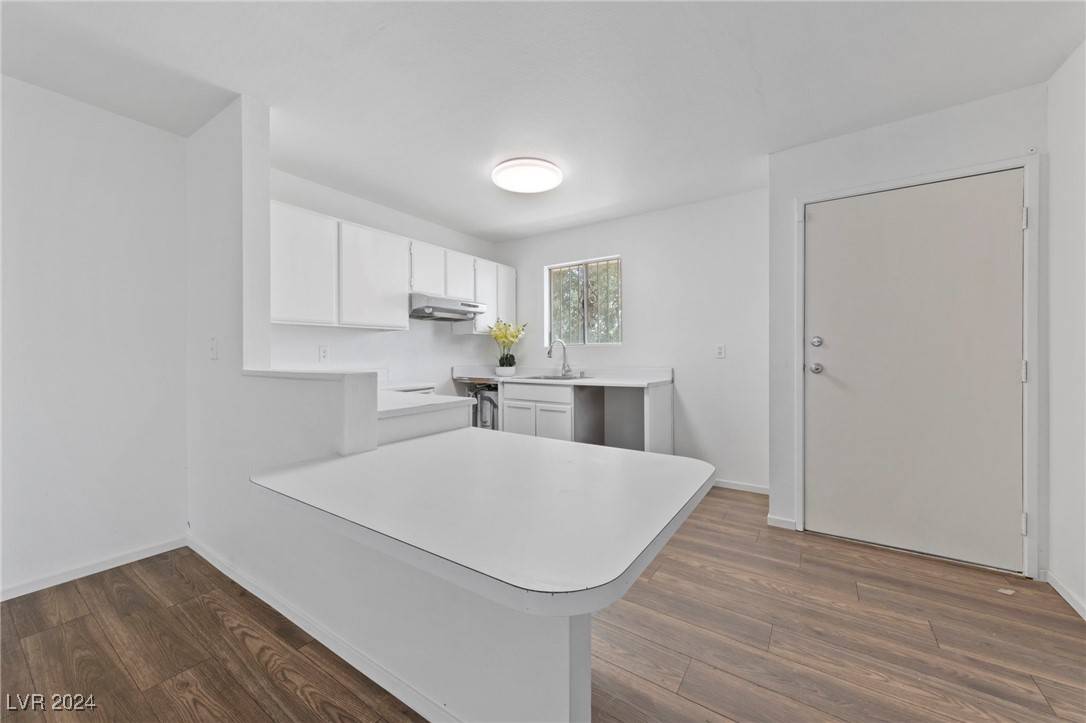 Las Vegas, NV 89119,5344 Swenson ST #70