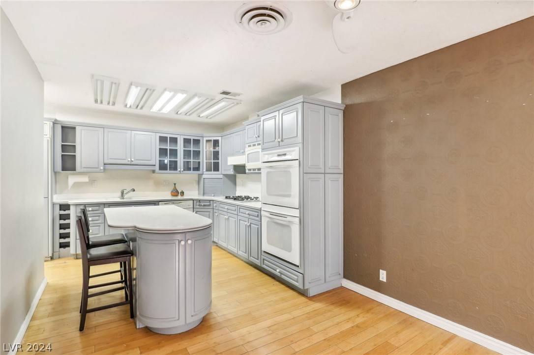 Las Vegas, NV 89107,6432 Candlebrush LN