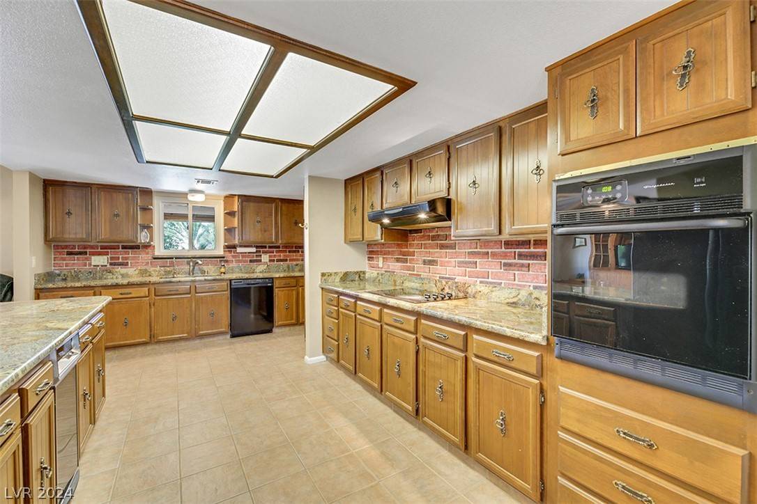 Henderson, NV 89002,1570 Palomino DR