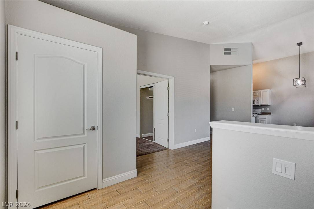 Henderson, NV 89052,2305 W Horizon Ridge Pkwy #3722