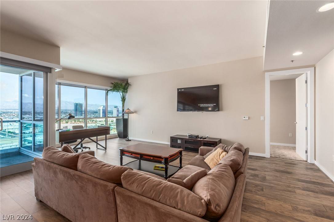 Las Vegas, NV 89103,4575 Dean Martin DR #2706