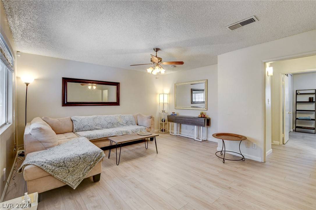 Las Vegas, NV 89119,3841 Daisy ST #18