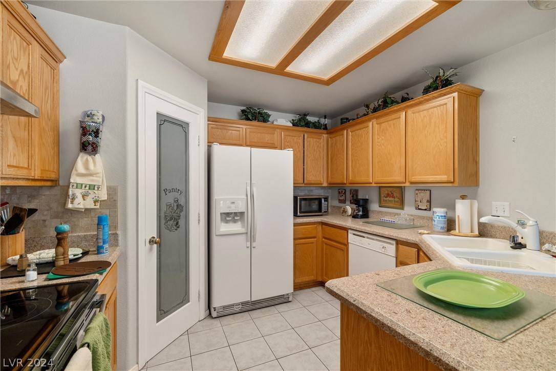 Pahrump, NV 89048,381 S Round Up CT