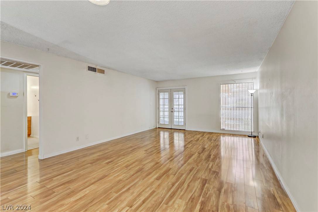 Las Vegas, NV 89121,4041 Great Plains WAY #0