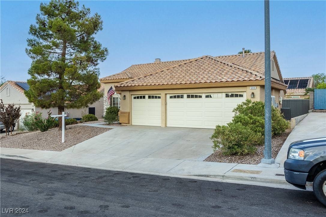 Henderson, NV 89002,685 Ladywood LN