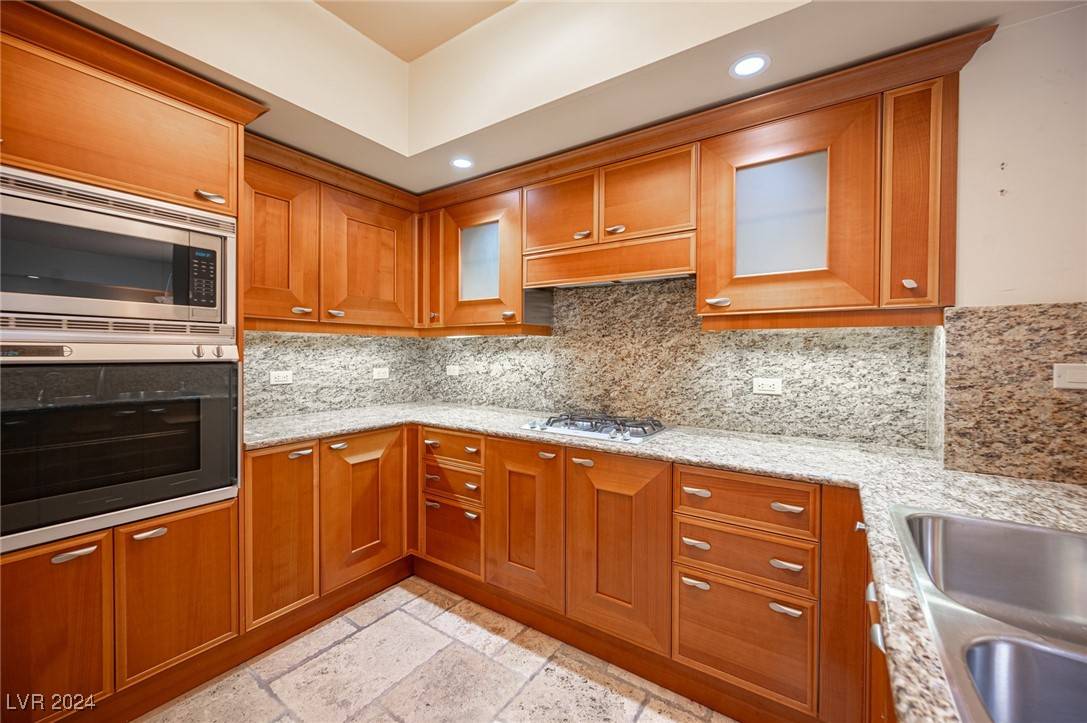 Las Vegas, NV 89109,2777 Paradise RD #1202