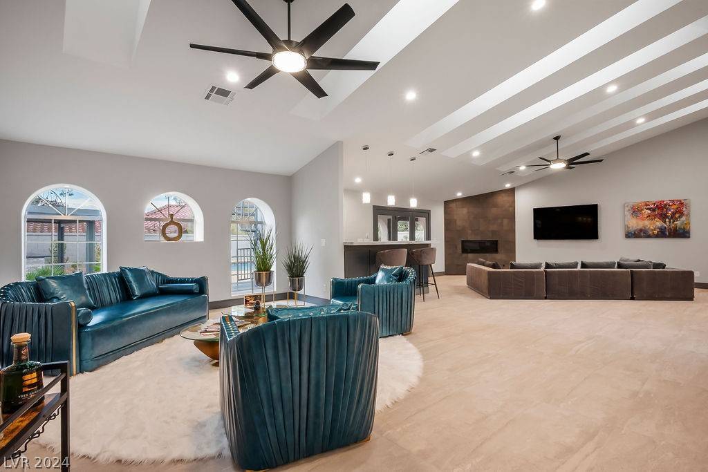 Las Vegas, NV 89117,2210 Diamond Bar DR