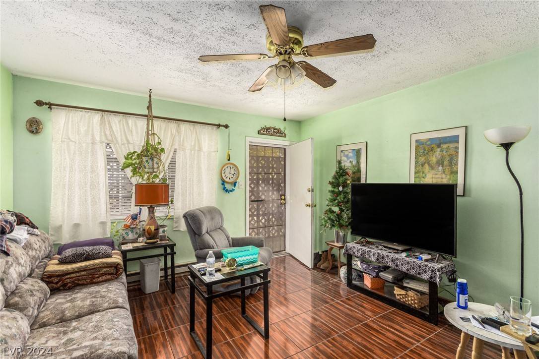 Las Vegas, NV 89106,3456 Valley LN