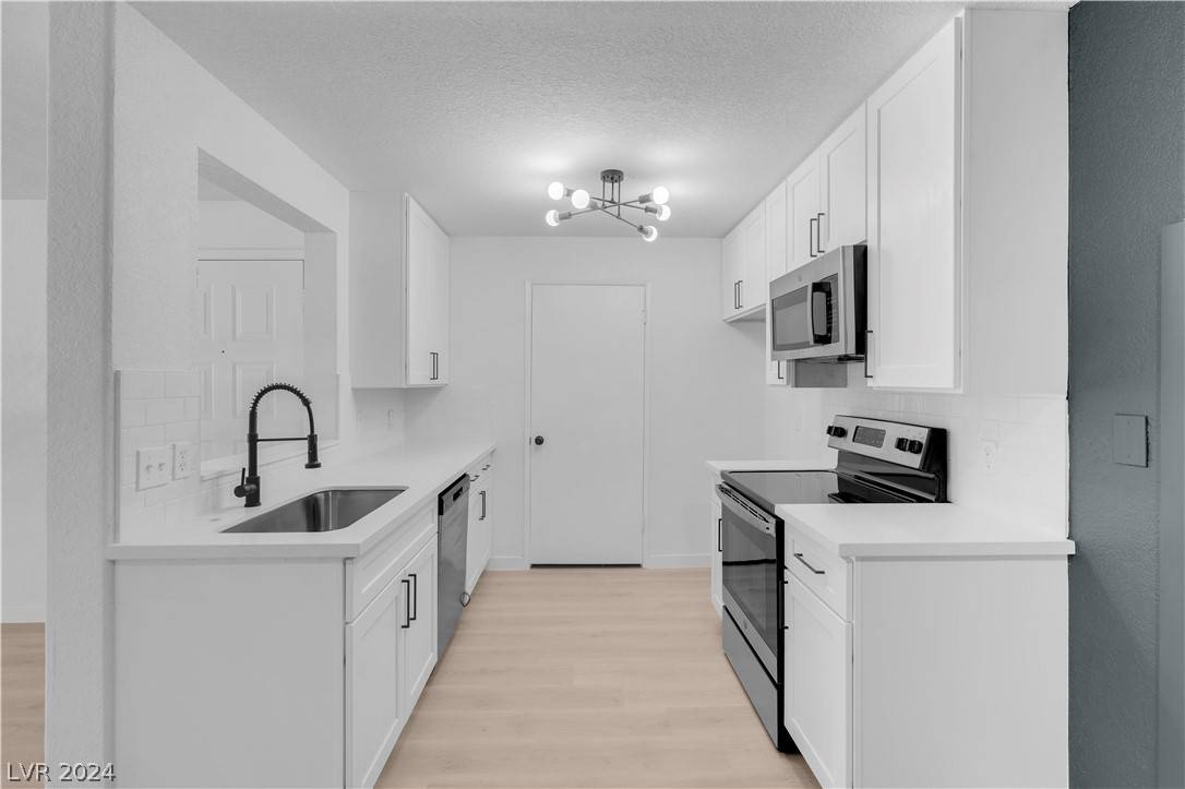 Las Vegas, NV 89107,221 Mission Newport LN #202