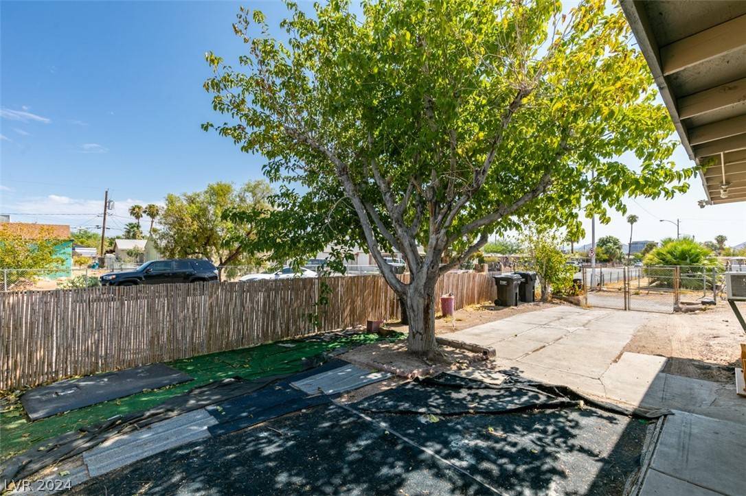 North Las Vegas, NV 89030,2124 Glider ST