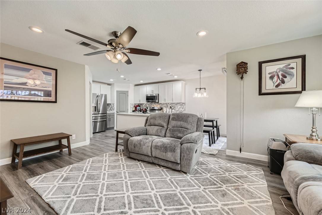 Las Vegas, NV 89142,5102 Village DR #49