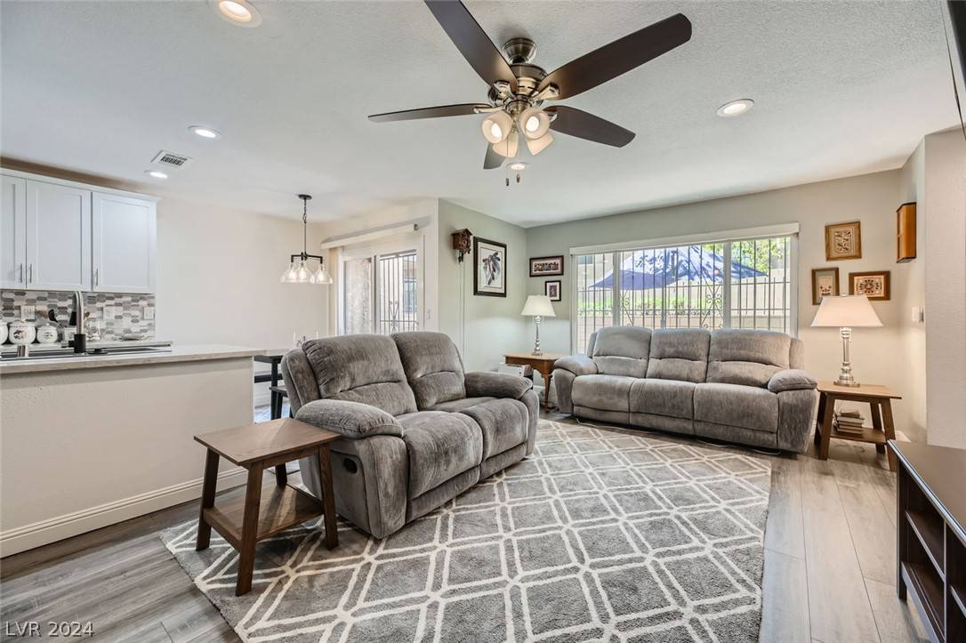 Las Vegas, NV 89142,5102 Village DR #49