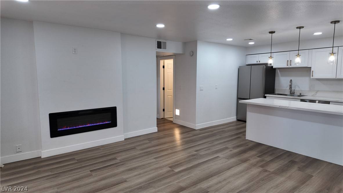 Las Vegas, NV 89103,5170 River Glen DR #244