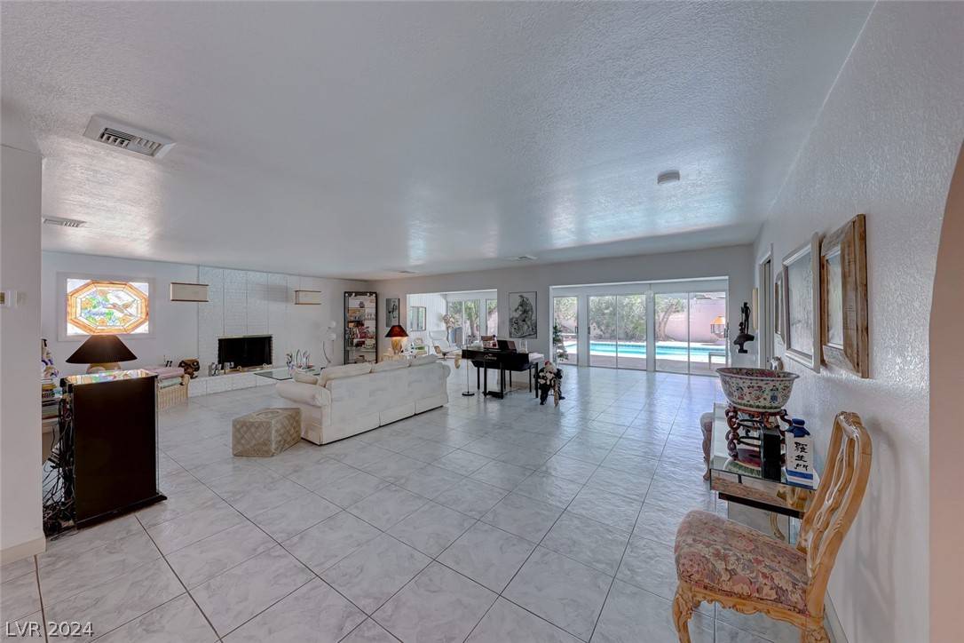 Las Vegas, NV 89102,2621 Mason AVE