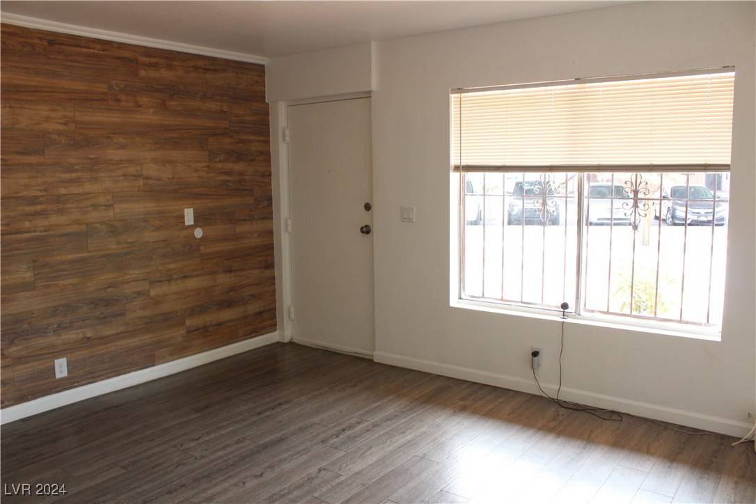 Las Vegas, NV 89169,615 S Royal Crest CIR #14