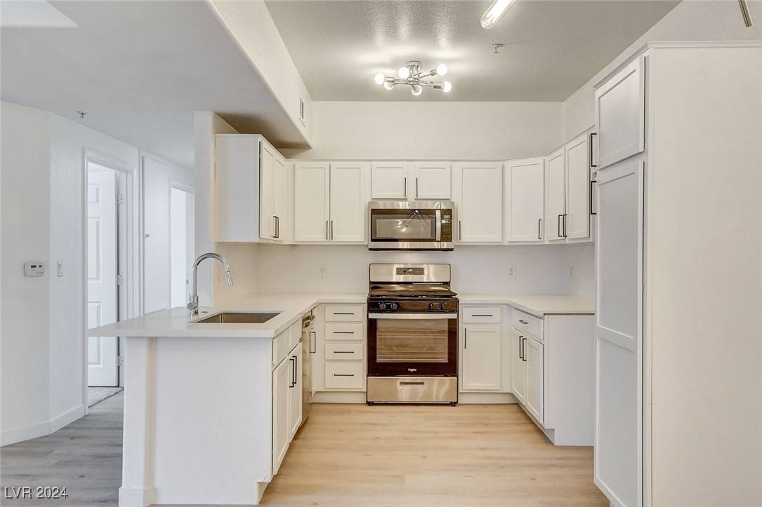 Henderson, NV 89052,2291 W Horizon Ridge Pkwy #11265