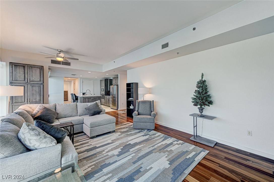 Las Vegas, NV 89103,4525 Dean Martin DR #1208