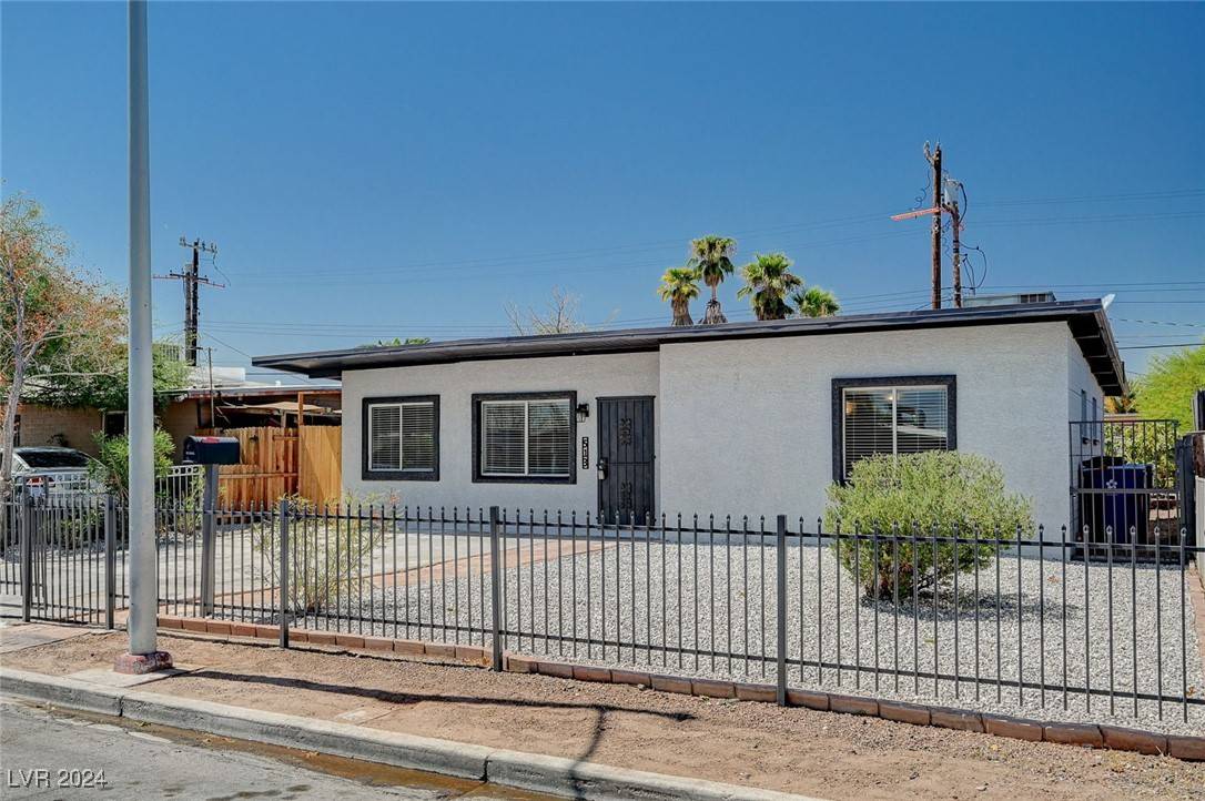 Las Vegas, NV 89107,513 Harvard ST