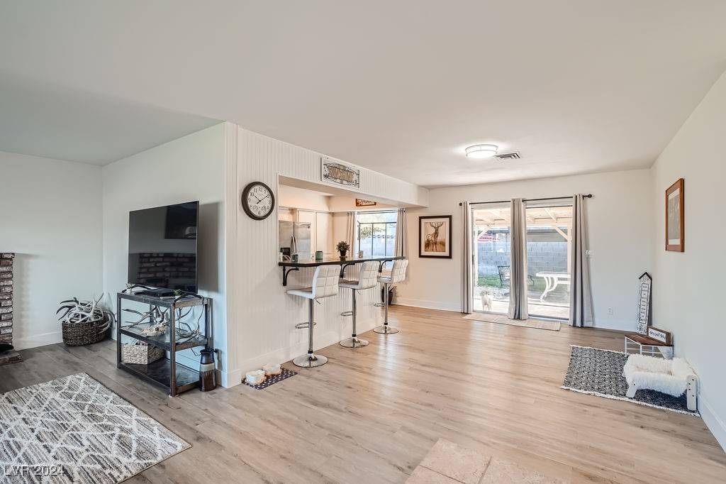 Las Vegas, NV 89103,6460 Linda LN