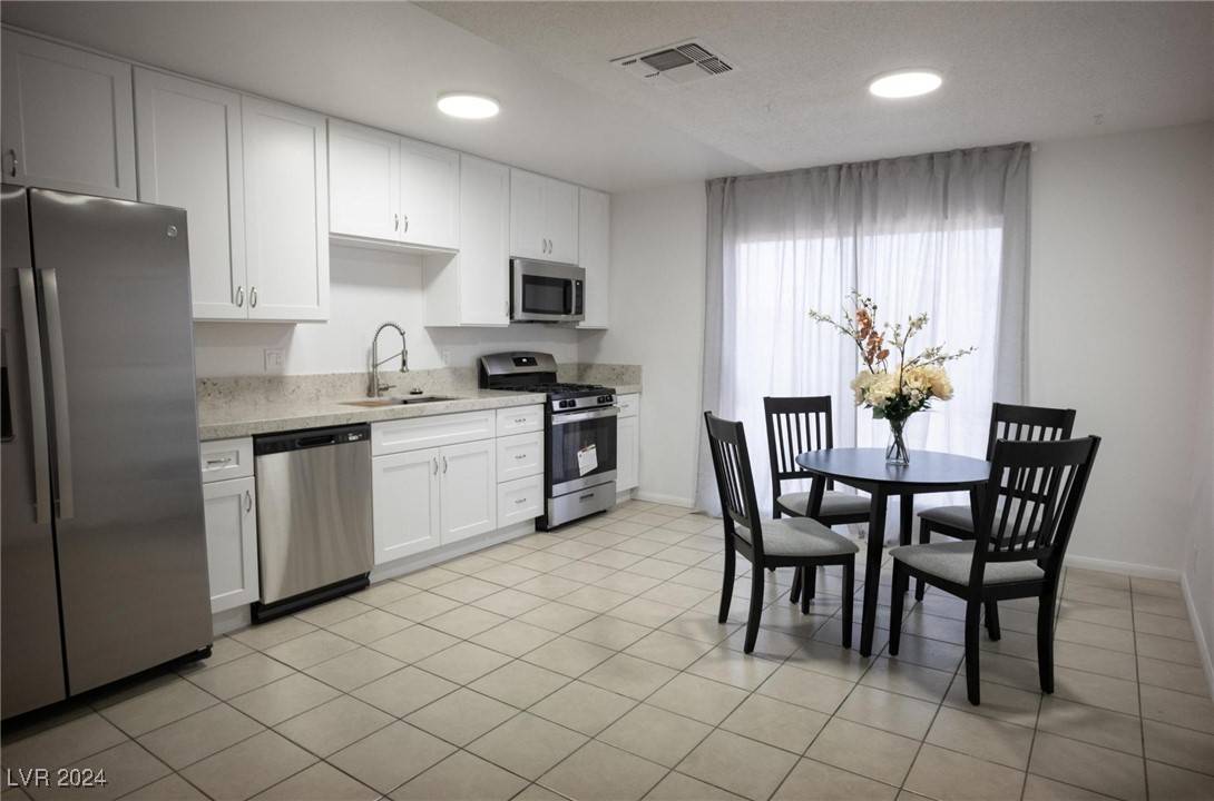Henderson, NV 89015,251 Concho DR