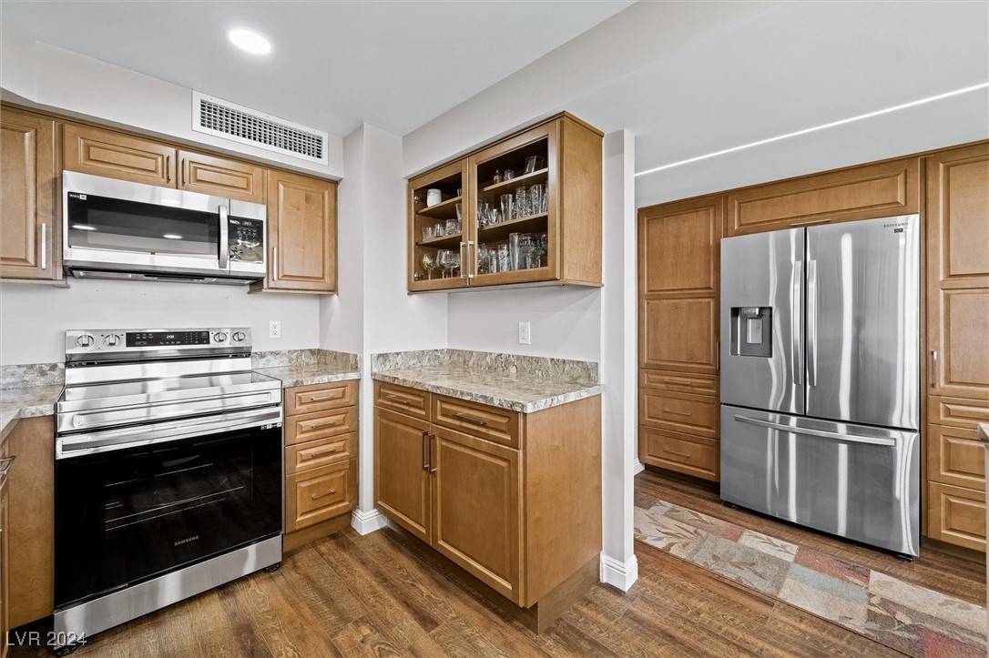 Las Vegas, NV 89109,3111 Bel Air DR #8A