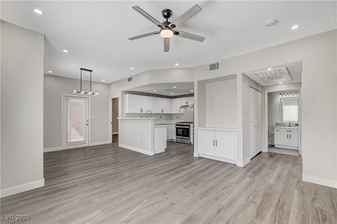 Las Vegas, NV 89148,9580 W Reno AVE #277