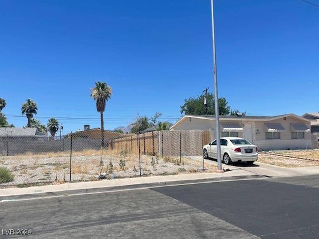 Las Vegas, NV 89107,1008 Monticello DR