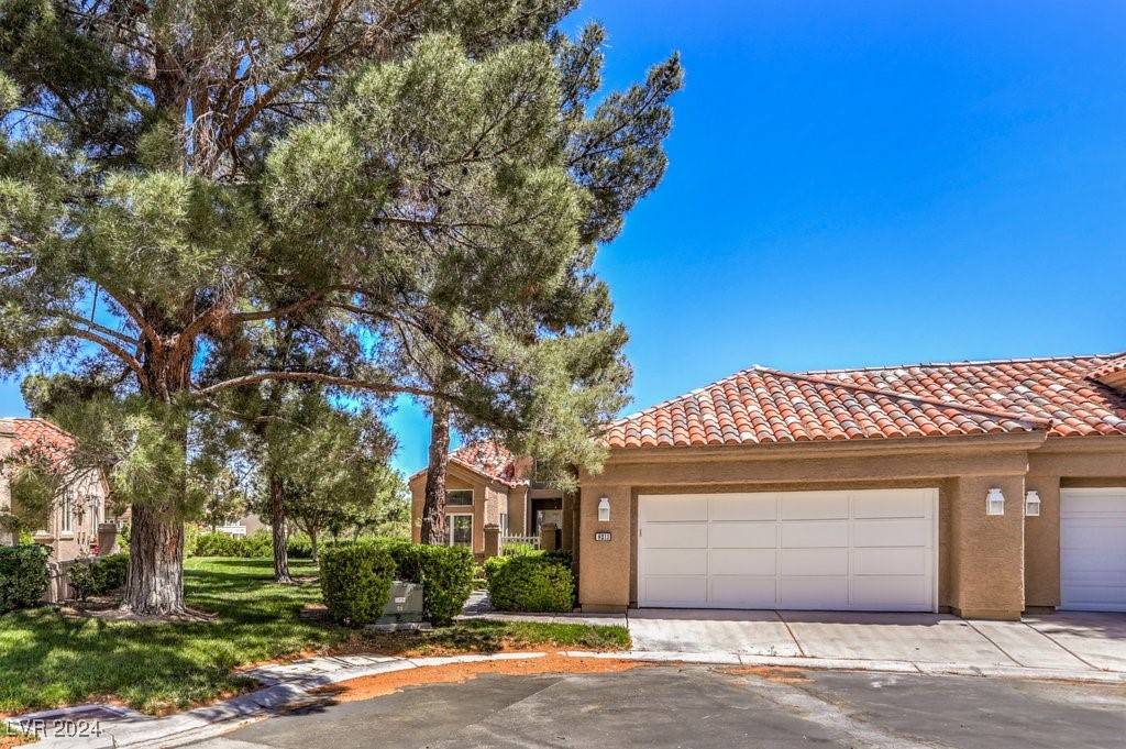 Las Vegas, NV 89113,8211 Round Hills CIR