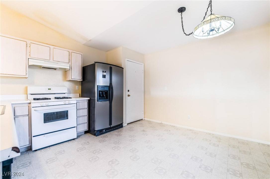 Henderson, NV 89002,499 Landmark LN