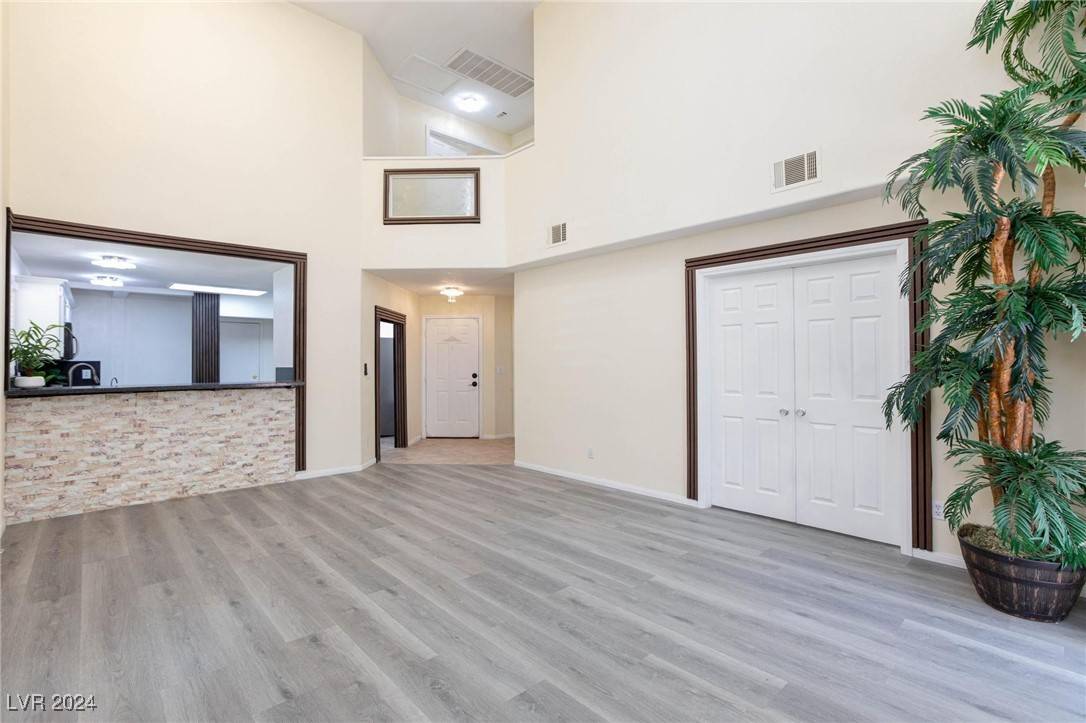 Las Vegas, NV 89117,1805 Derbyshire DR