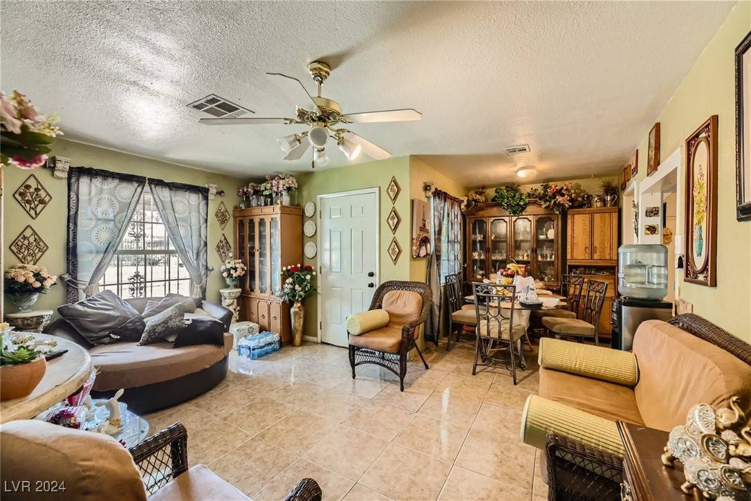 Las Vegas, NV 89101,265 S 17th ST