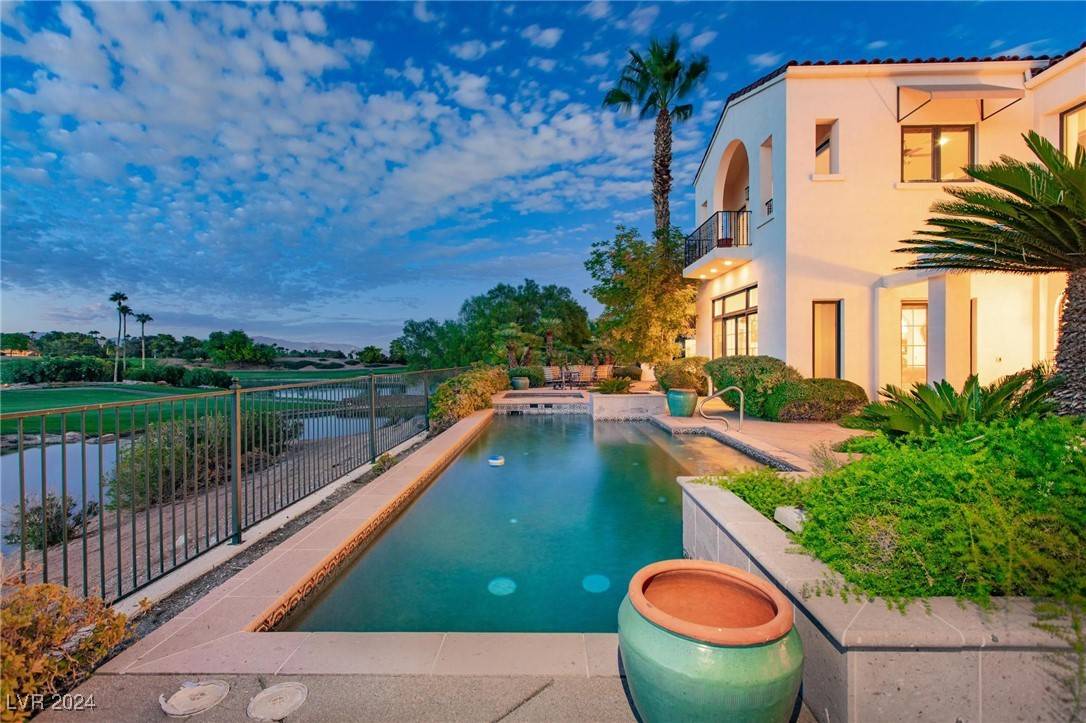 Las Vegas, NV 89117,8812 Canyon Springs DR