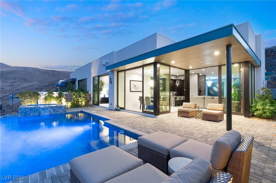 Henderson, NV 89012,670 SCENIC CLIFF DR