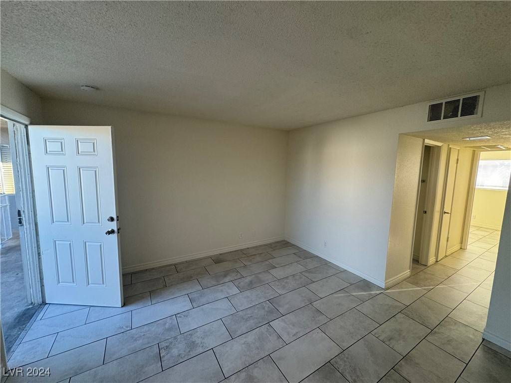 Las Vegas, NV 89107,212 Orland ST #28