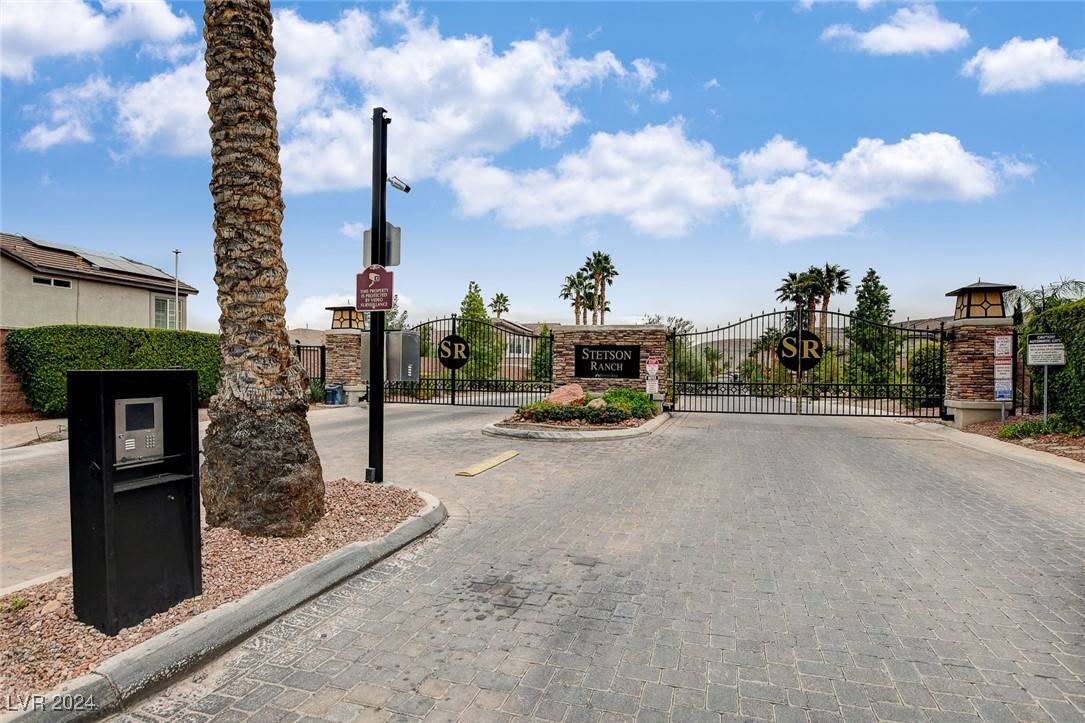 Las Vegas, NV 89148,10036 Long Barrow CT