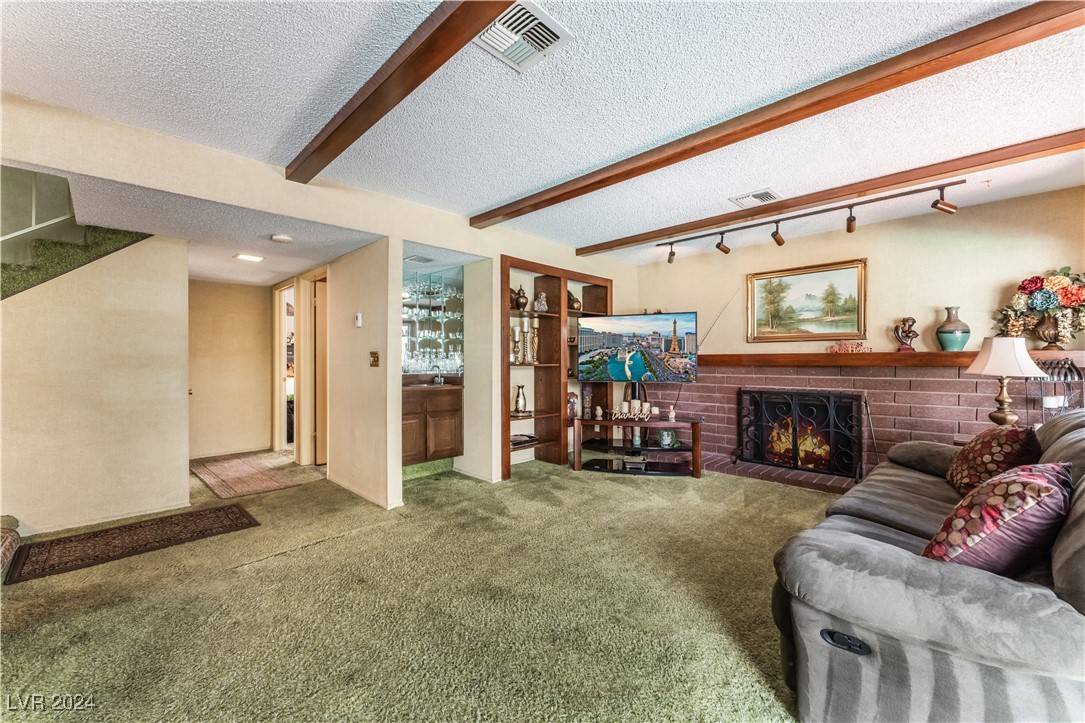 Las Vegas, NV 89103,4415 Flowerdale CT