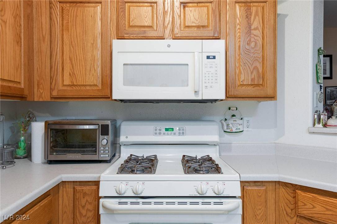 North Las Vegas, NV 89031,5855 Valley DR #1028