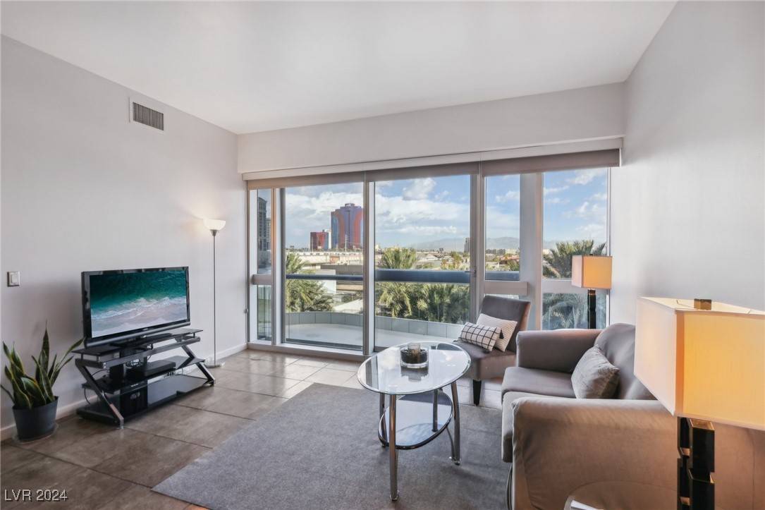 Las Vegas, NV 89103,4471 Dean Martin DR #502