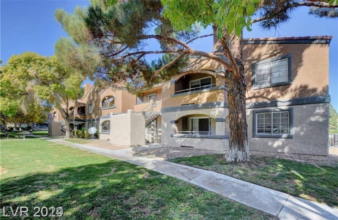 Las Vegas, NV 89107,5261 Mission Carmel LN #108