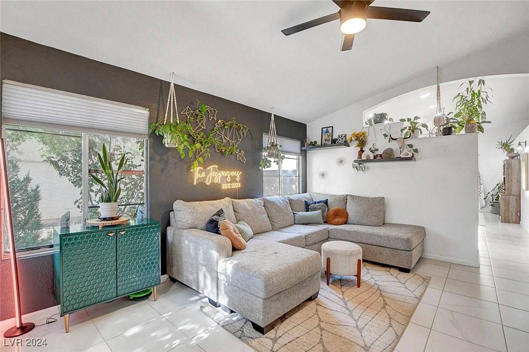 Las Vegas, NV 89119,7041 Morales CIR